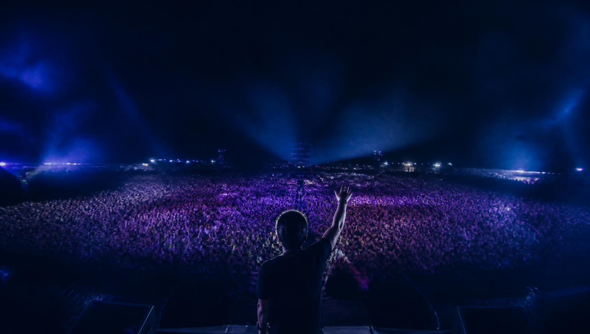 Público disfrutando un concierto en vivo